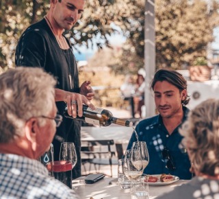 Wine tasting 